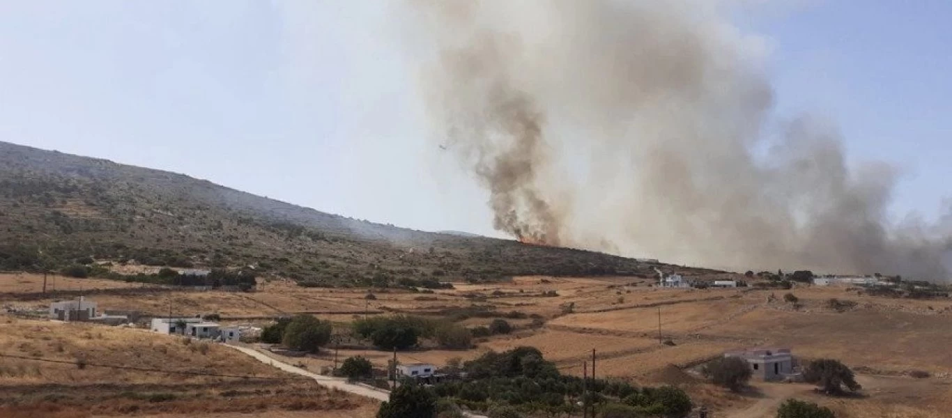 Πάρος-Πυρκαγιά: Καλύτερη η κατάσταση αλλά οι δυνατοί άνεμοι προβληματίζουν